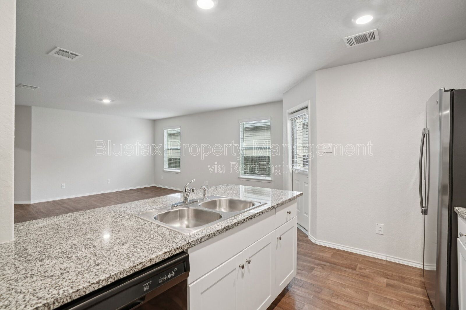 Cozy 1 Story Home in Stoney Creek - Easy Access to Hwy 90 - Large Fenced In Back Yard property image