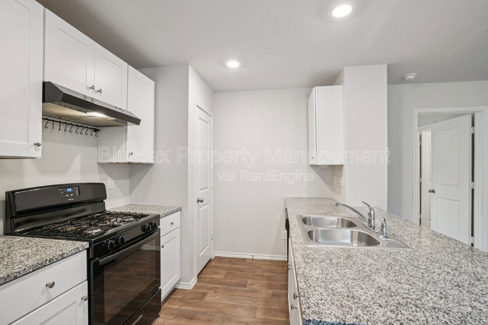 Cozy 1 Story Home in Stoney Creek - Easy Access to Hwy 90 - Large Fenced In Back Yard property image