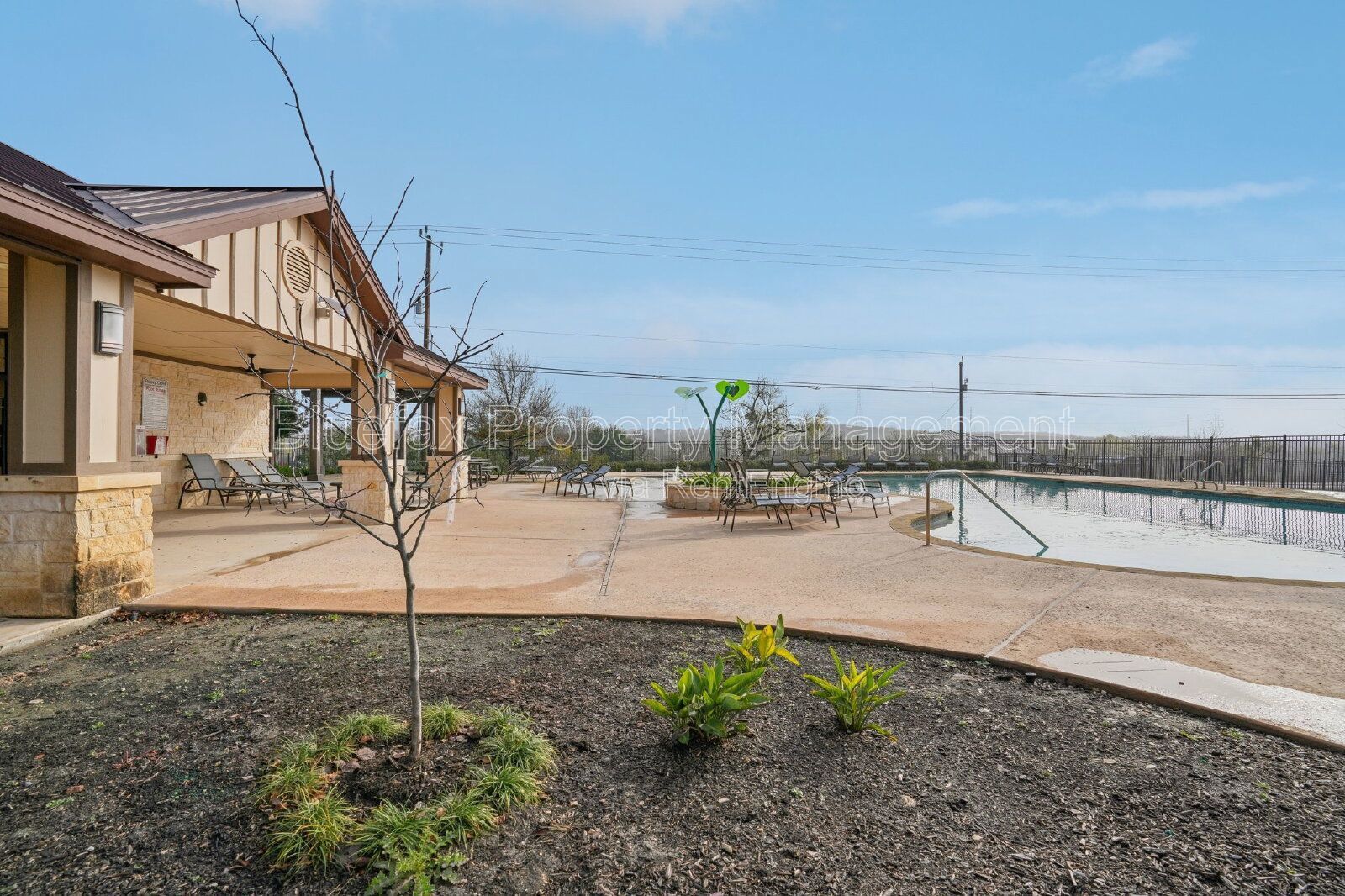 Cozy 1 Story Home in Stoney Creek - Easy Access to Hwy 90 - Large Fenced In Back Yard property image