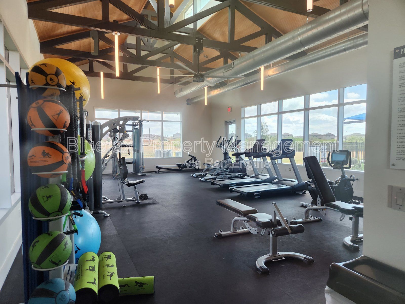 Cozy 3 Bedroom 2 Bath Home with Amazing Amenity Center property image