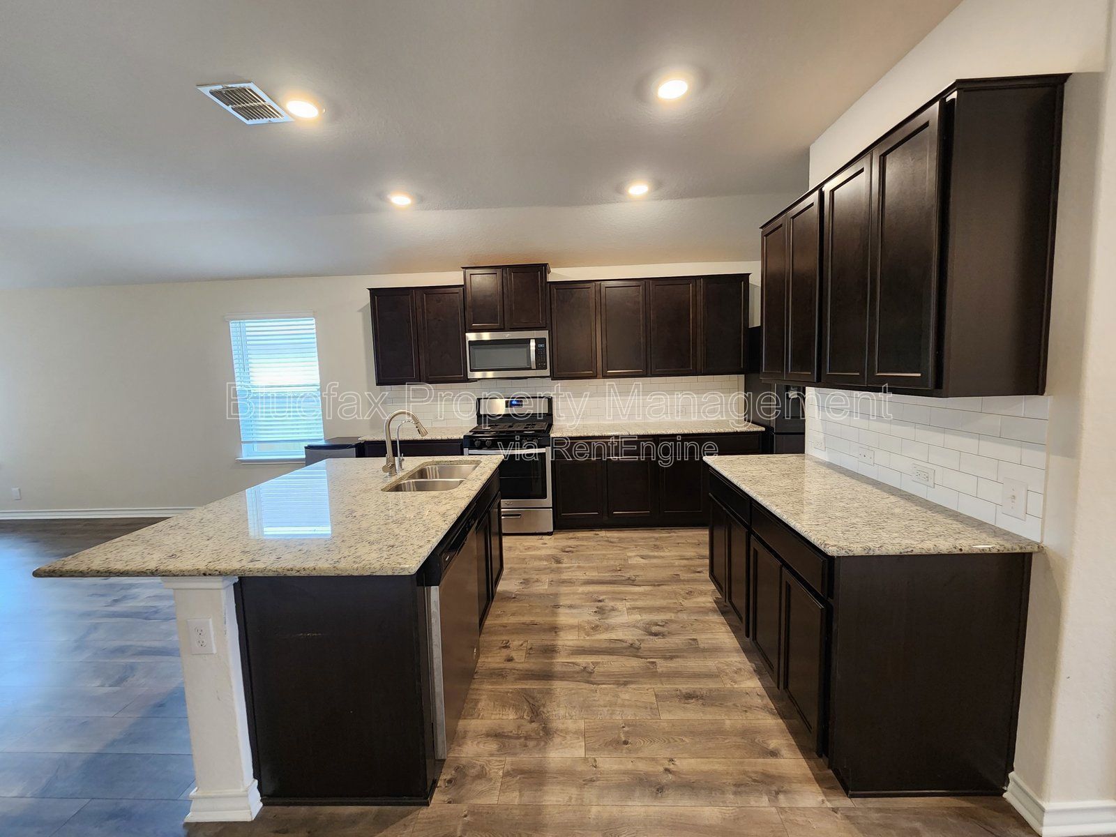 Solar Panels! A Beautiful single-story house at Valley Ranch with Smart Home features and Granite Counter Tops! property image
