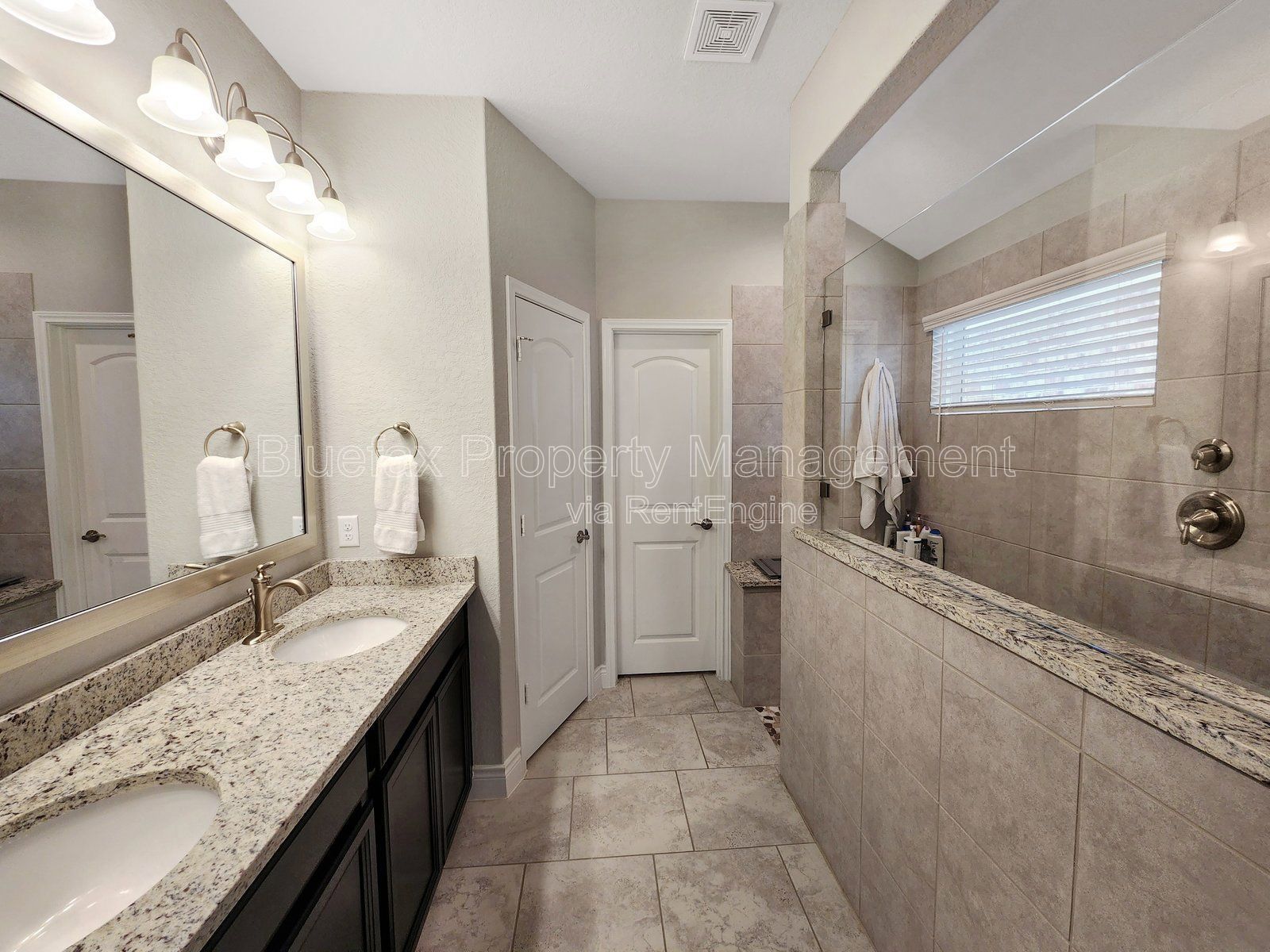 Gorgeous 1 Story Home in Arcadia Ridge with a Huge Walk In Shower! property image
