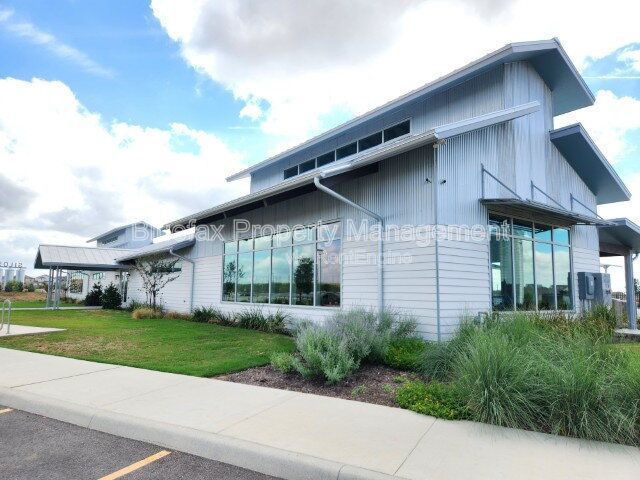 Cozy 3/2 Located in The Silos - Great Amenity Center property image