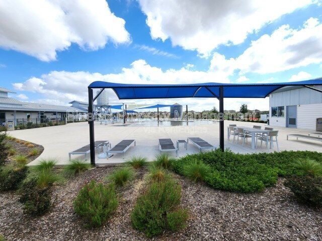 Cozy 3/2 Located in The Silos - Great Amenity Center property image