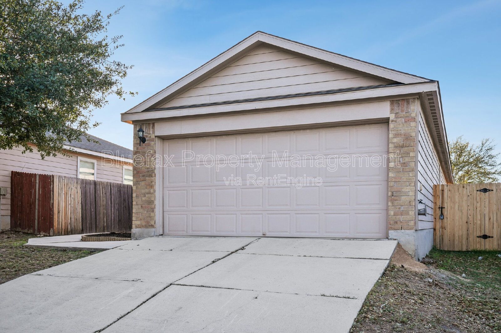 Great Price on a 1 story 3/2 with Easy Access to Hwy 90 / Loop 1604 & 410 - Minutes to JBSA Lackland! property image