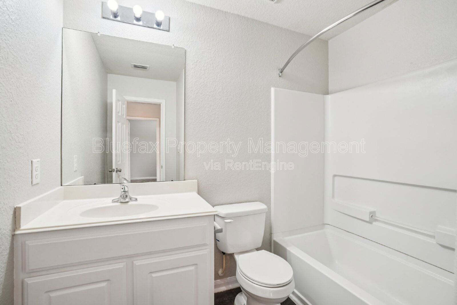 Great Price on a 1 story 3/2 with Easy Access to Hwy 90 / Loop 1604 & 410 - Minutes to JBSA Lackland! property image