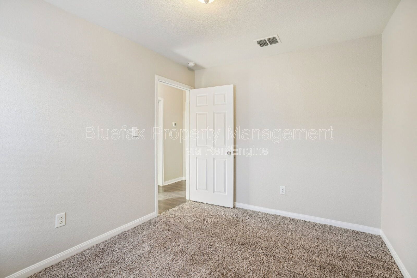 Great Price on a 1 story 3/2 with Easy Access to Hwy 90 / Loop 1604 & 410 - Minutes to JBSA Lackland! property image