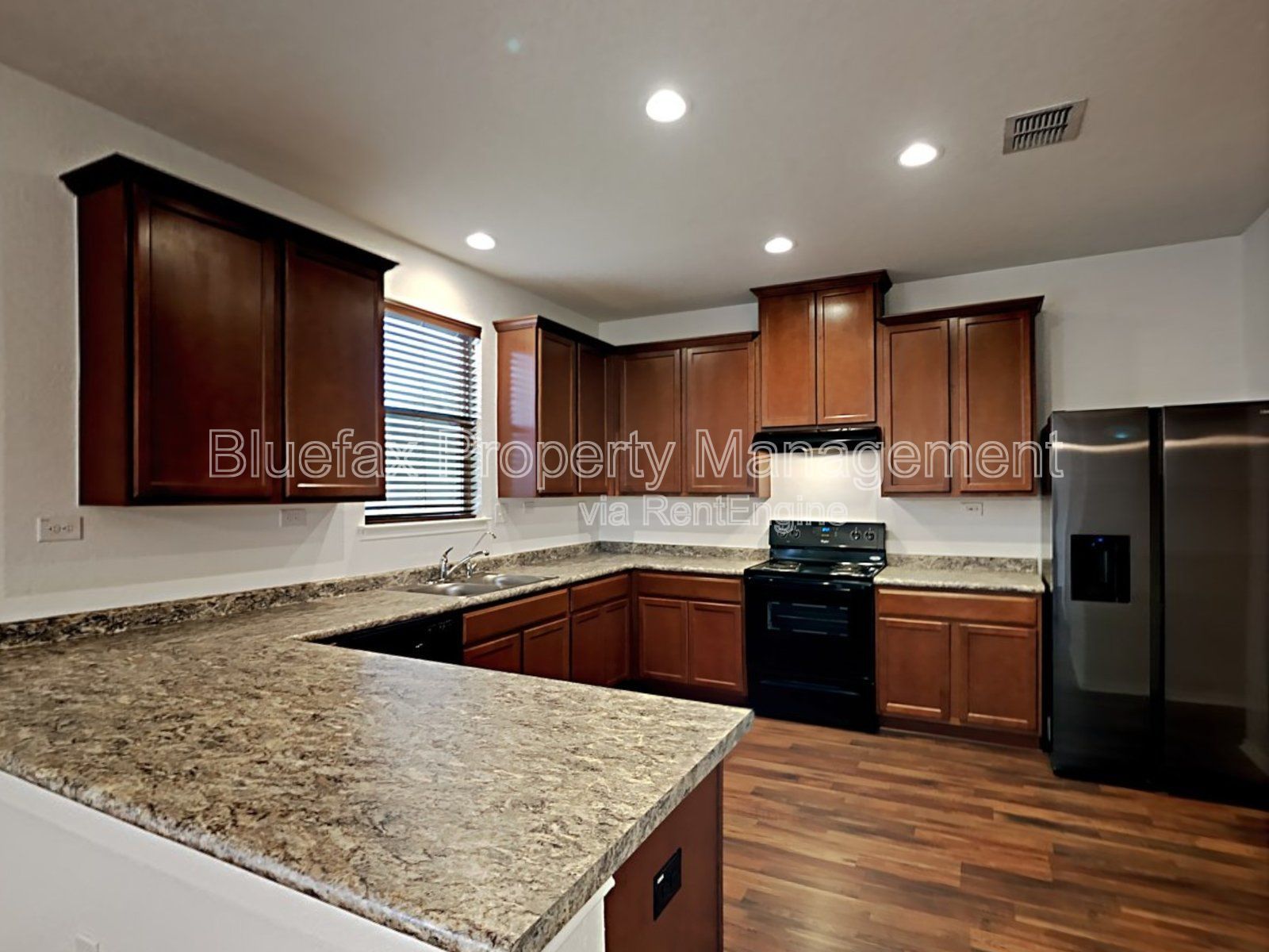 3 Bedroom Home with Solar Panels just MINUTES FROM JBSA LACKLAND property image