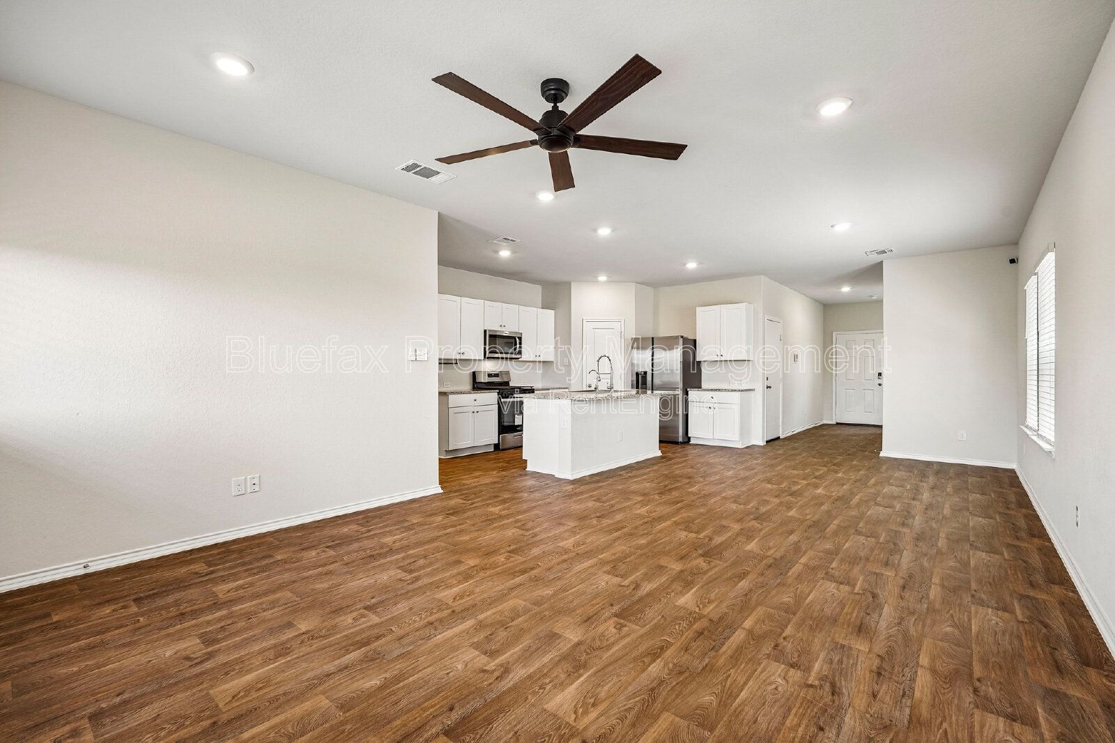5 Bedrooms with 2 Amazing Amenity Centers! Refrigerator Included. property image