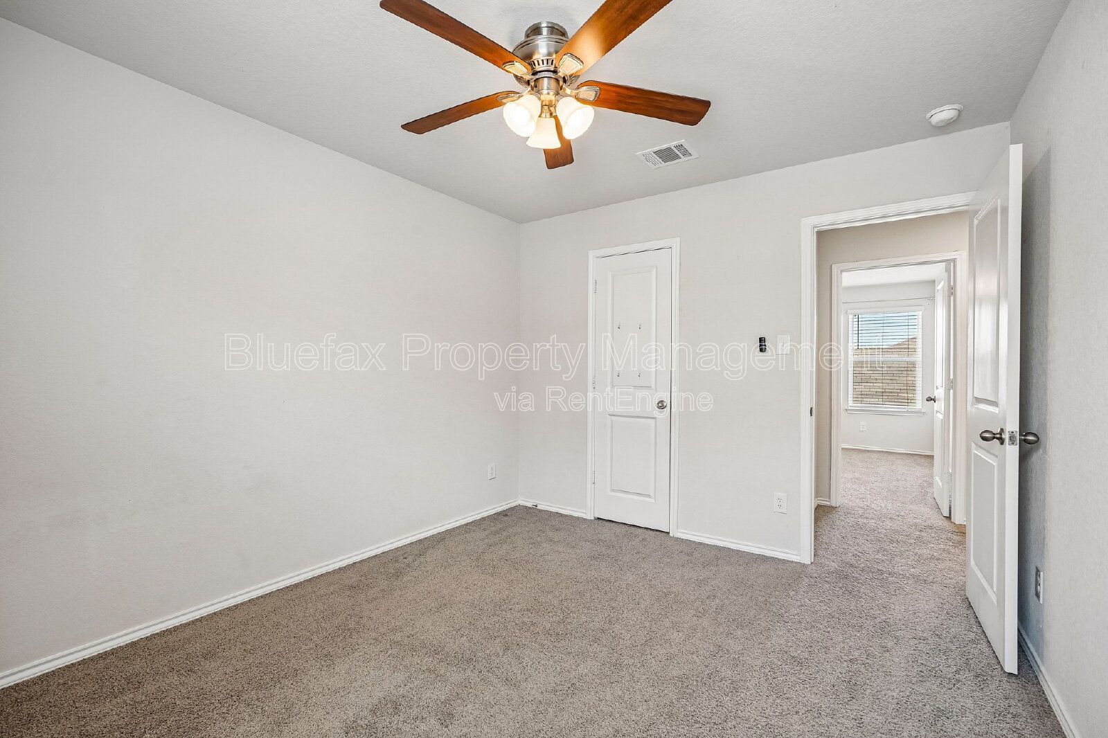 5 Bedrooms with 2 Amazing Amenity Centers! Refrigerator Included. property image