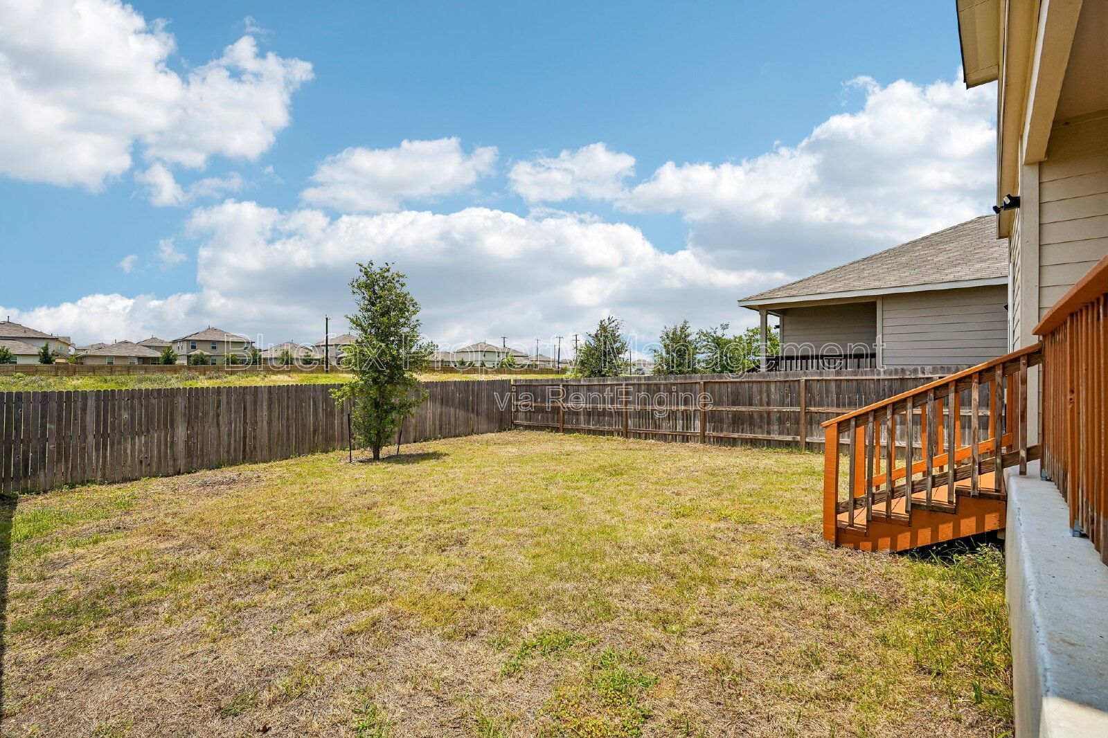 5 Bedrooms with 2 Amazing Amenity Centers! Refrigerator Included. property image