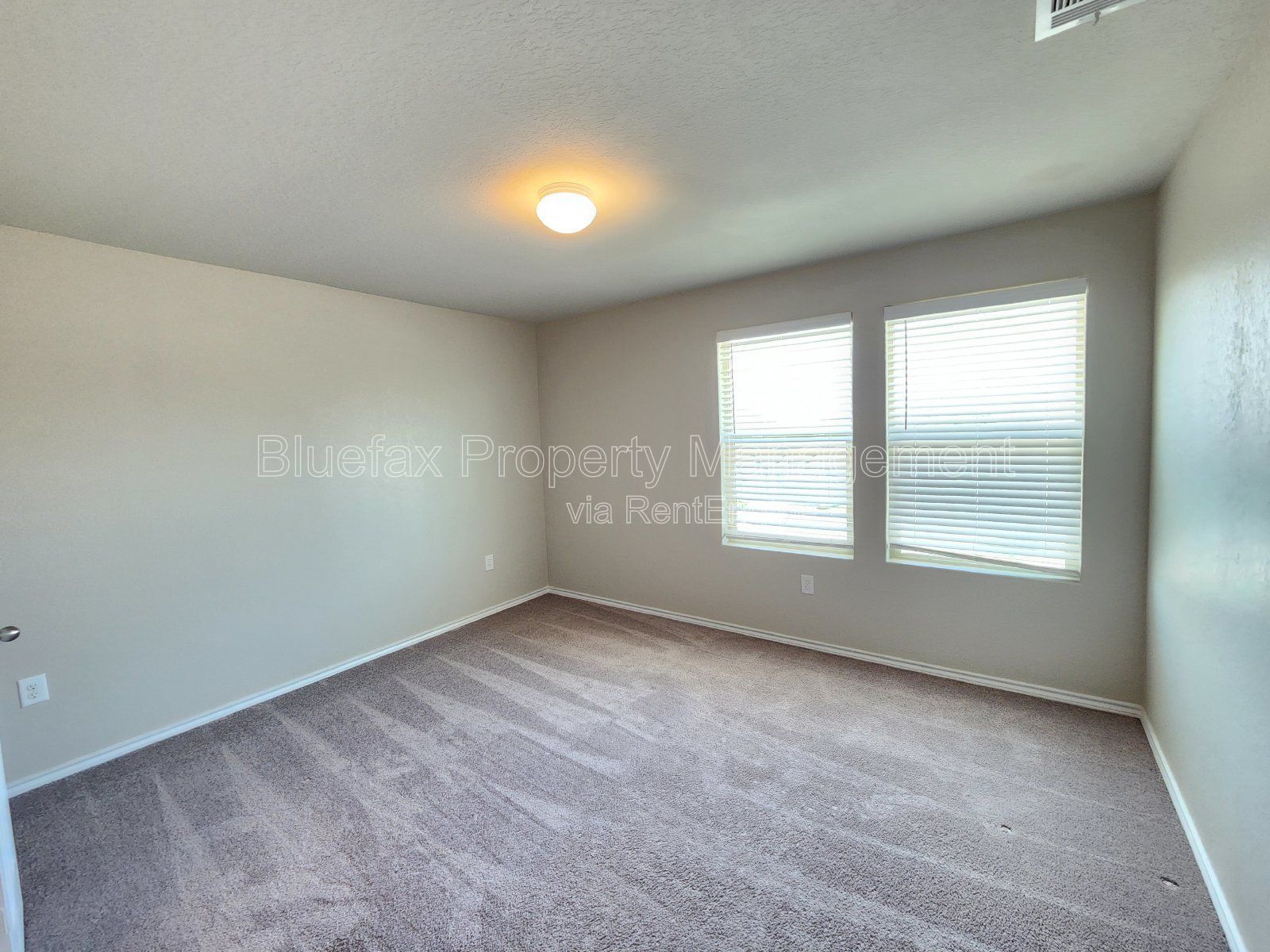 Gorgeous 3 Bedroom Home with Huge Back Yard just minutes from Lackland property image