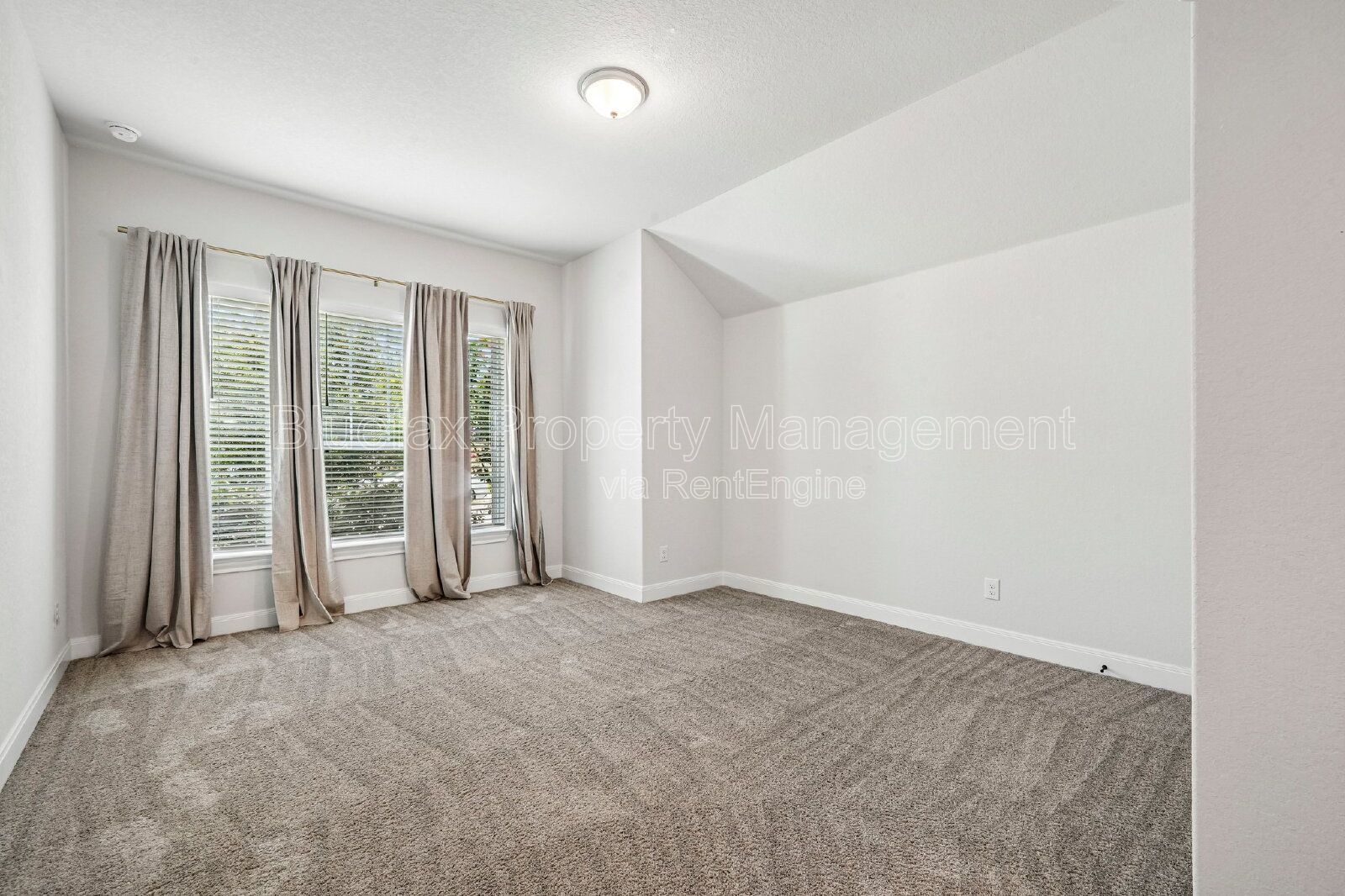 Almost 3000 Sq.Ft. 4 Bedroom 1 Story with 3 Car Garage AND a View! property image