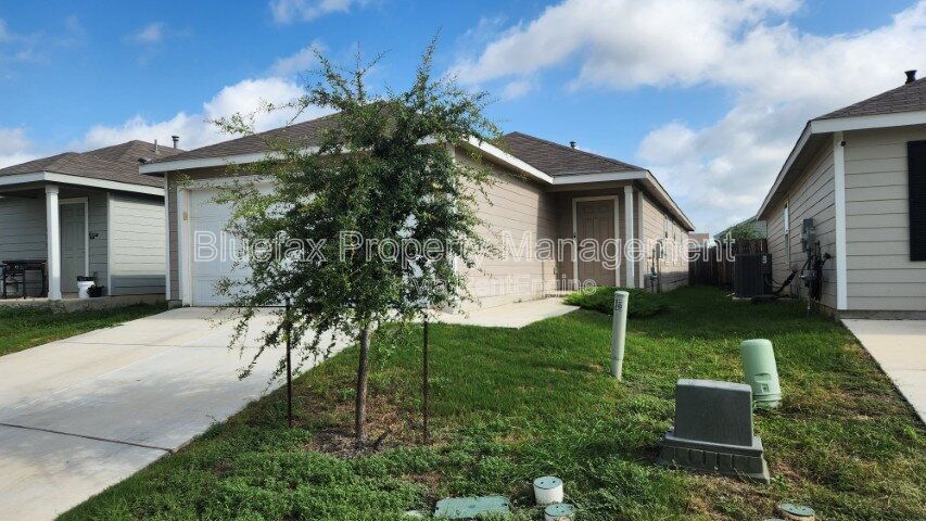 4 Bedroom Single Storm Home with GREAT Amenity Center in The Silos property image