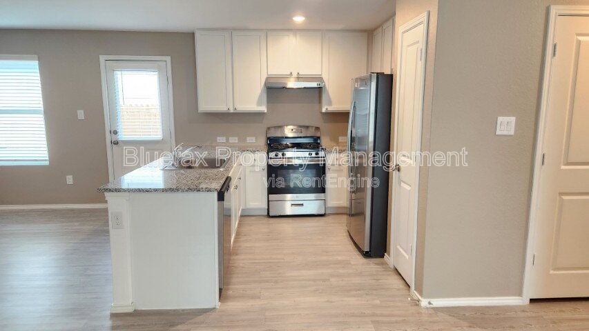 4 Bedroom Single Storm Home with GREAT Amenity Center in The Silos property image