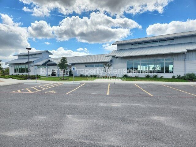 4 Bedroom Single Storm Home with GREAT Amenity Center in The Silos property image