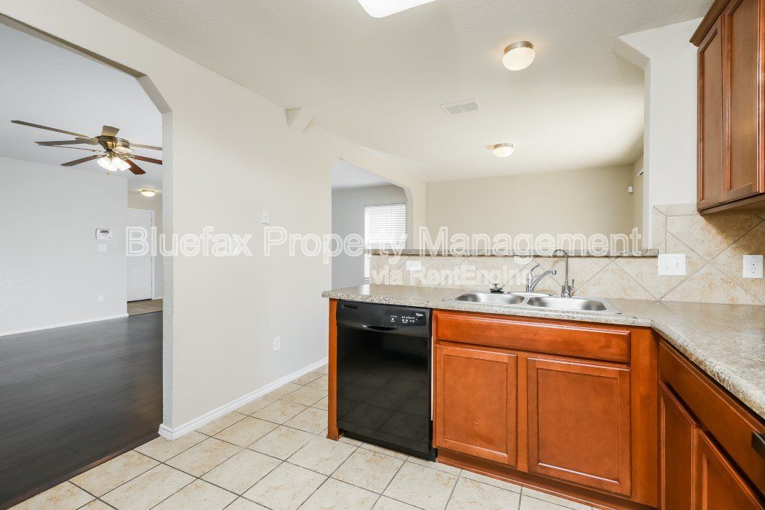 3 Bedroom 2 1/2 bath home in a GREAT LOCATION. property image