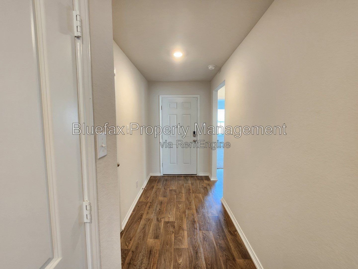 Great 1 Story Home with Awesome Amenity Center that includes a Pond w Pier, Work Out Room, Tennis, Pool w Splash Pad, Tennis, Basketball and Park! property image