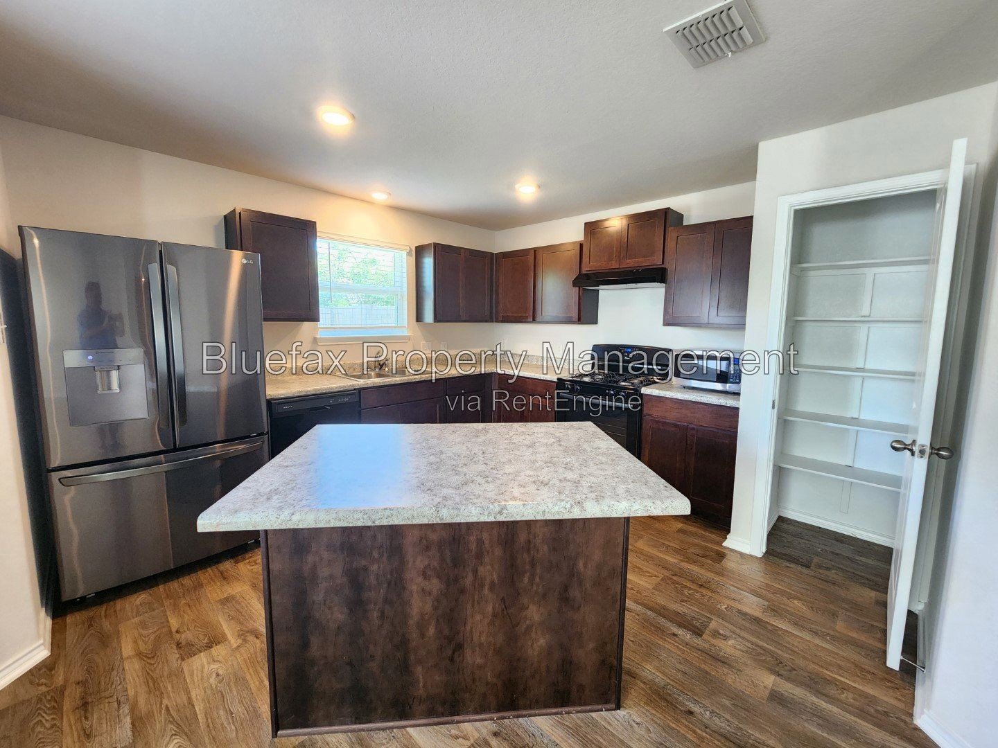 Great 1 Story Home with Awesome Amenity Center that includes a Pond w Pier, Work Out Room, Tennis, Pool w Splash Pad, Tennis, Basketball and Park! property image