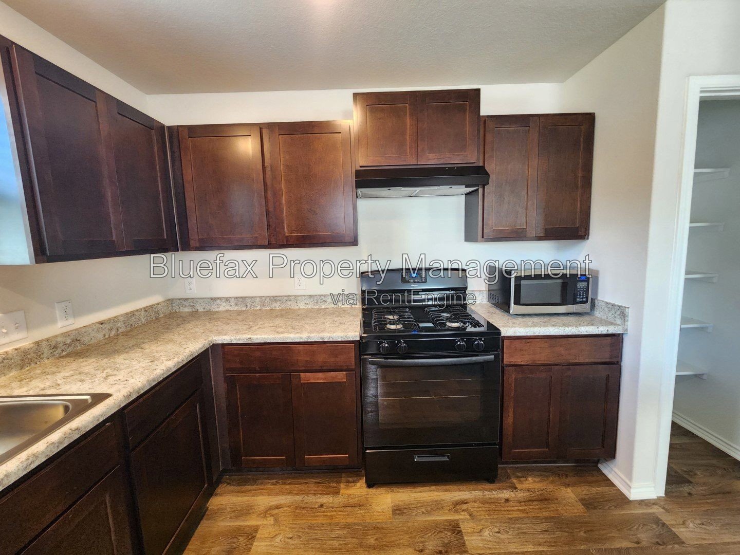 Great 1 Story Home with Awesome Amenity Center that includes a Pond w Pier, Work Out Room, Tennis, Pool w Splash Pad, Tennis, Basketball and Park! property image