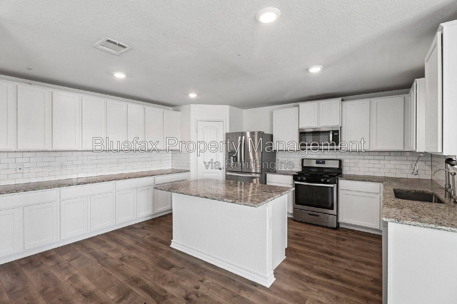 Loads of Kitchen Cabinet Storage and Countertop Space! property image