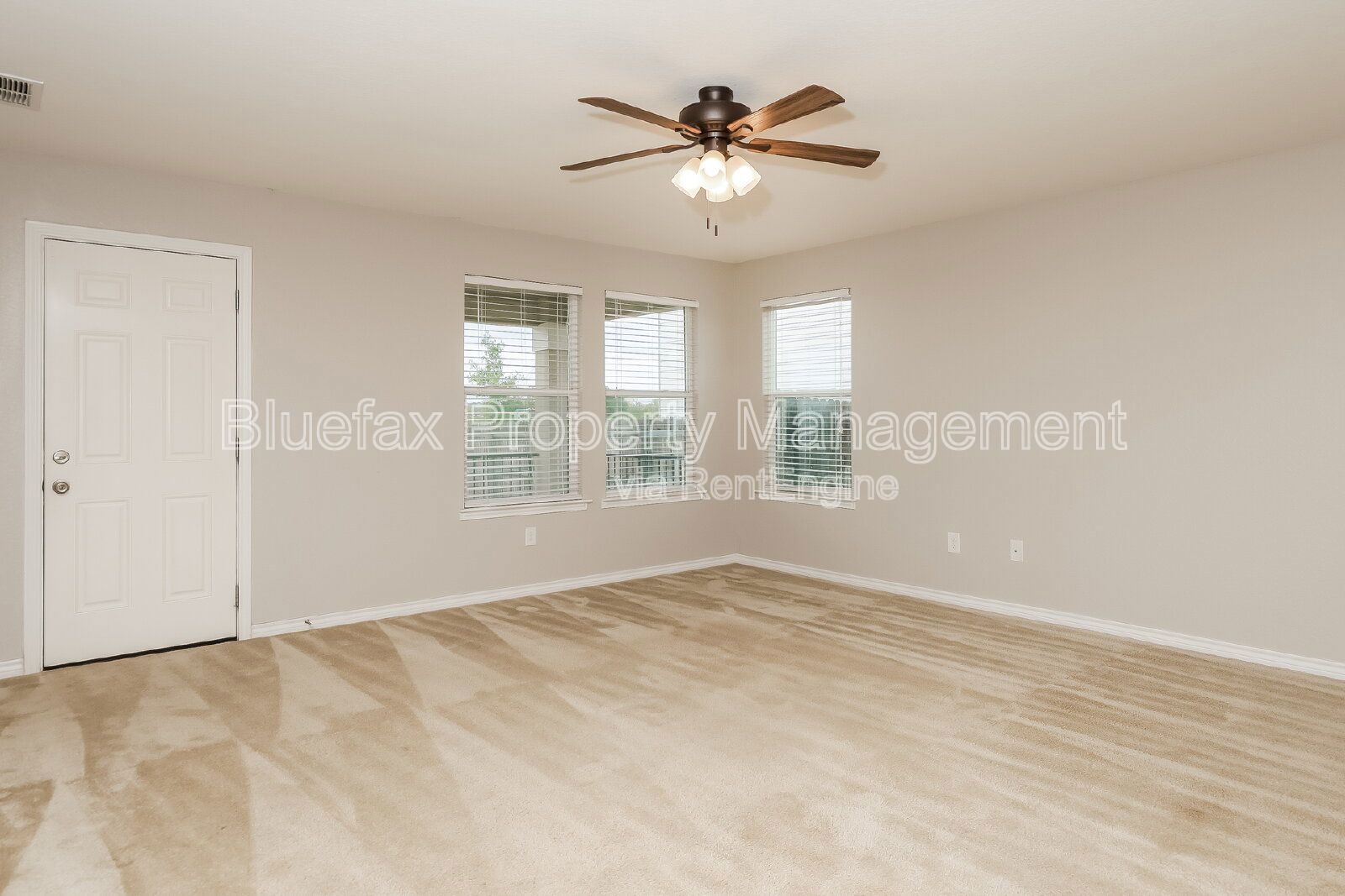 1/2 Off First Months Rent!  READY FOR MOVE IN! Easy Access to Hwy 90 & Hwy 211, Short Commute to Lackland. property image