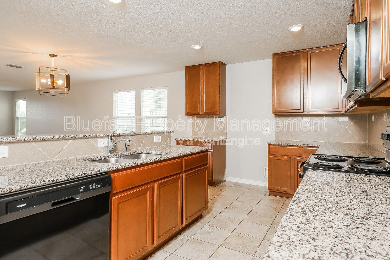 1/2 Off First Months Rent!  READY FOR MOVE IN! Easy Access to Hwy 90 & Hwy 211, Short Commute to Lackland. property image