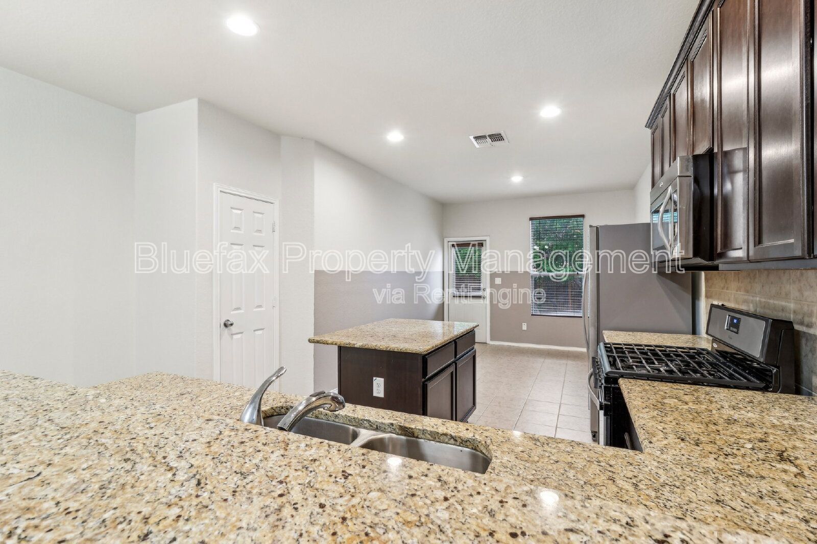 Beautiful 1 Story Home with an Office and a Gorgeous Back Yard property image