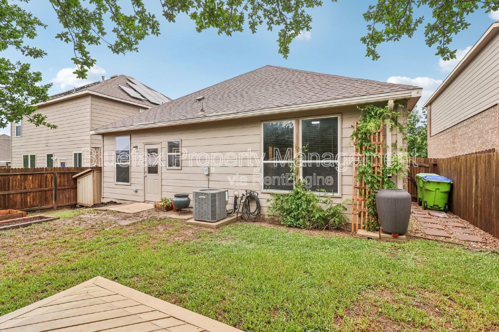 Beautiful 1 Story Home with an Office and a Gorgeous Back Yard property image