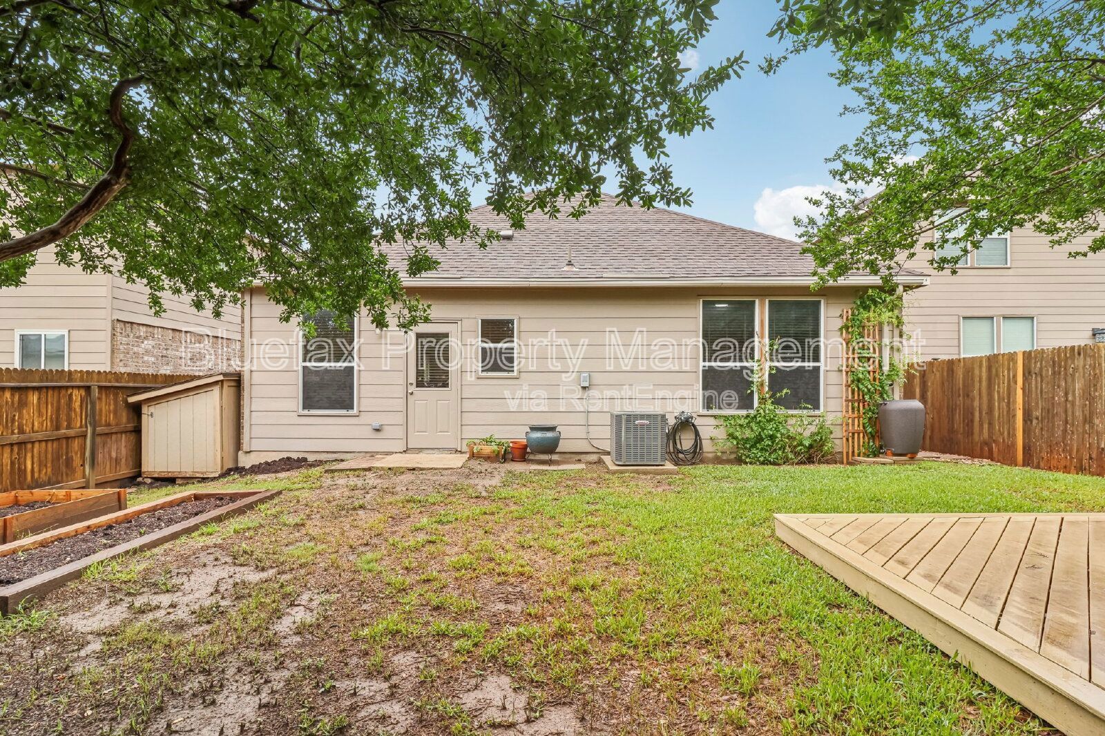 Beautiful 1 Story Home with an Office and a Gorgeous Back Yard property image