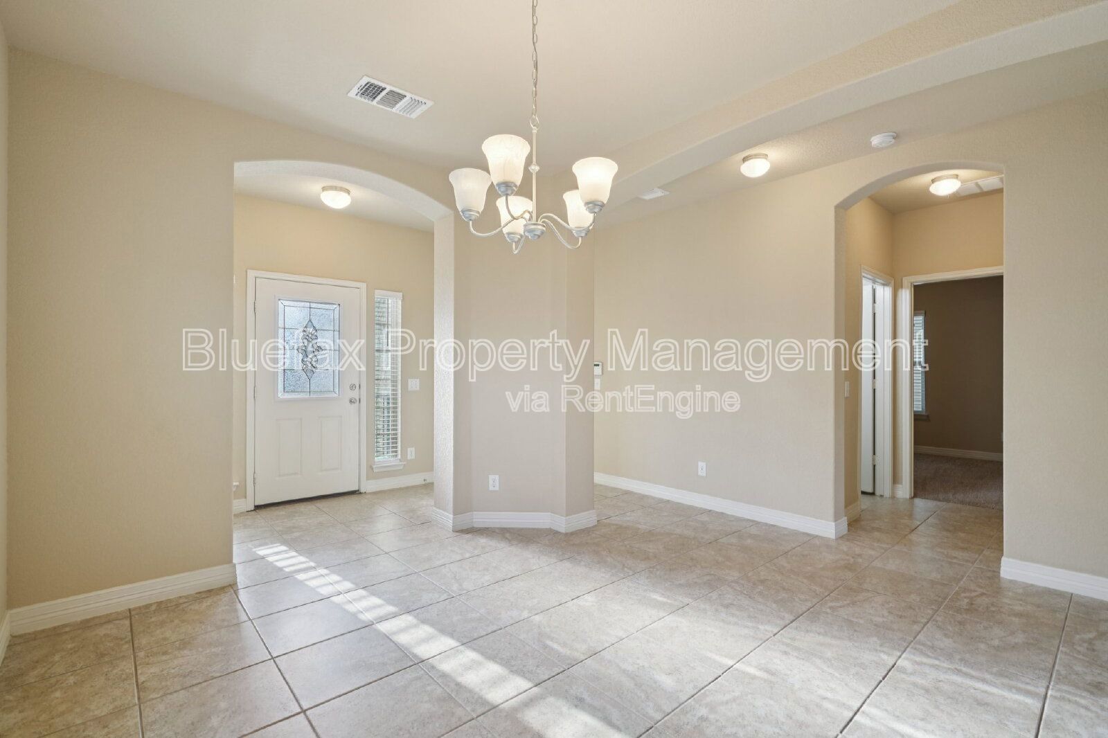 5 Bedroom Home with Balcony - Easy Access to Loop 1604, Hwy 90 and JBSA Lackland! property image