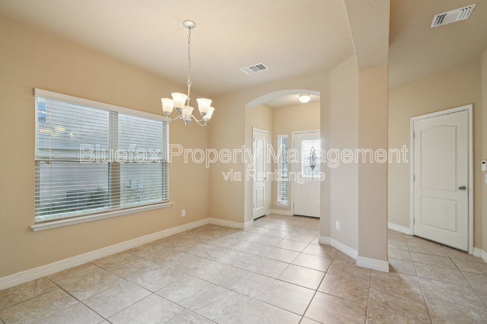 5 Bedroom Home with Balcony - Easy Access to Loop 1604, Hwy 90 and JBSA Lackland! property image