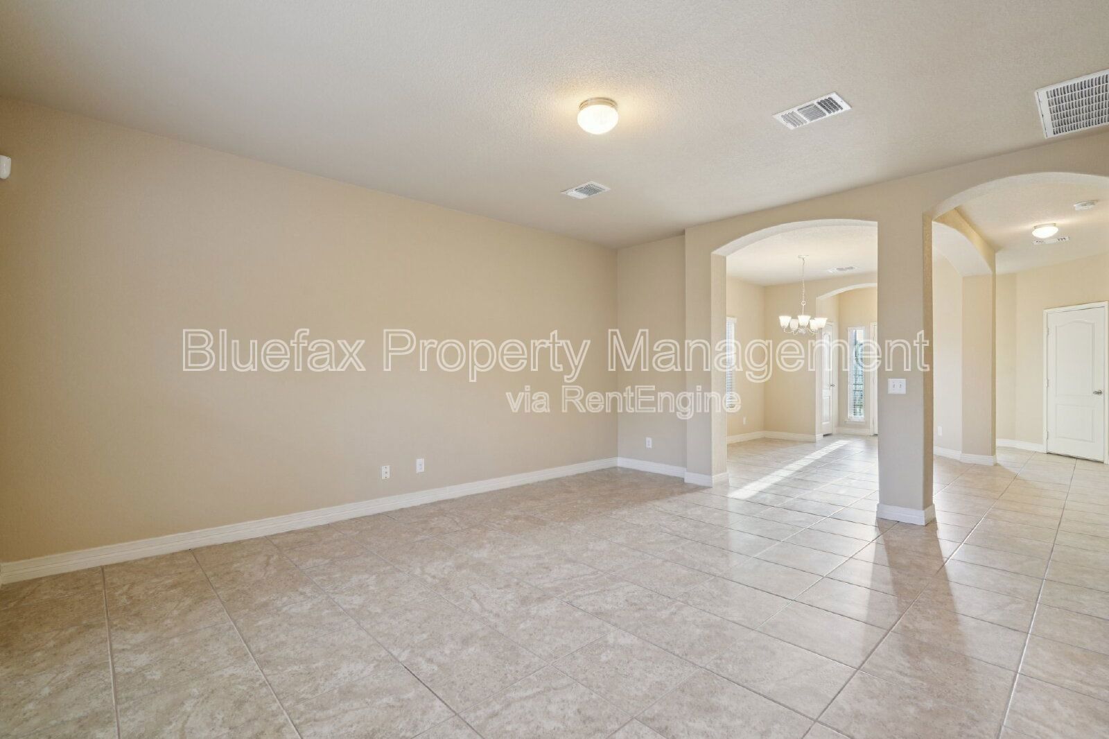 5 Bedroom Home with Balcony - Easy Access to Loop 1604, Hwy 90 and JBSA Lackland! property image