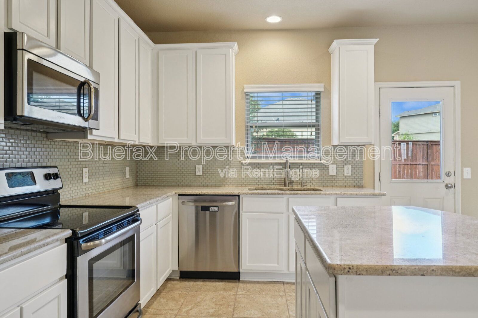 5 Bedroom Home with Balcony - Easy Access to Loop 1604, Hwy 90 and JBSA Lackland! property image