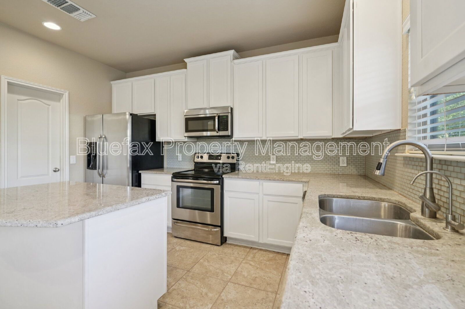 5 Bedroom Home with Balcony - Easy Access to Loop 1604, Hwy 90 and JBSA Lackland! property image