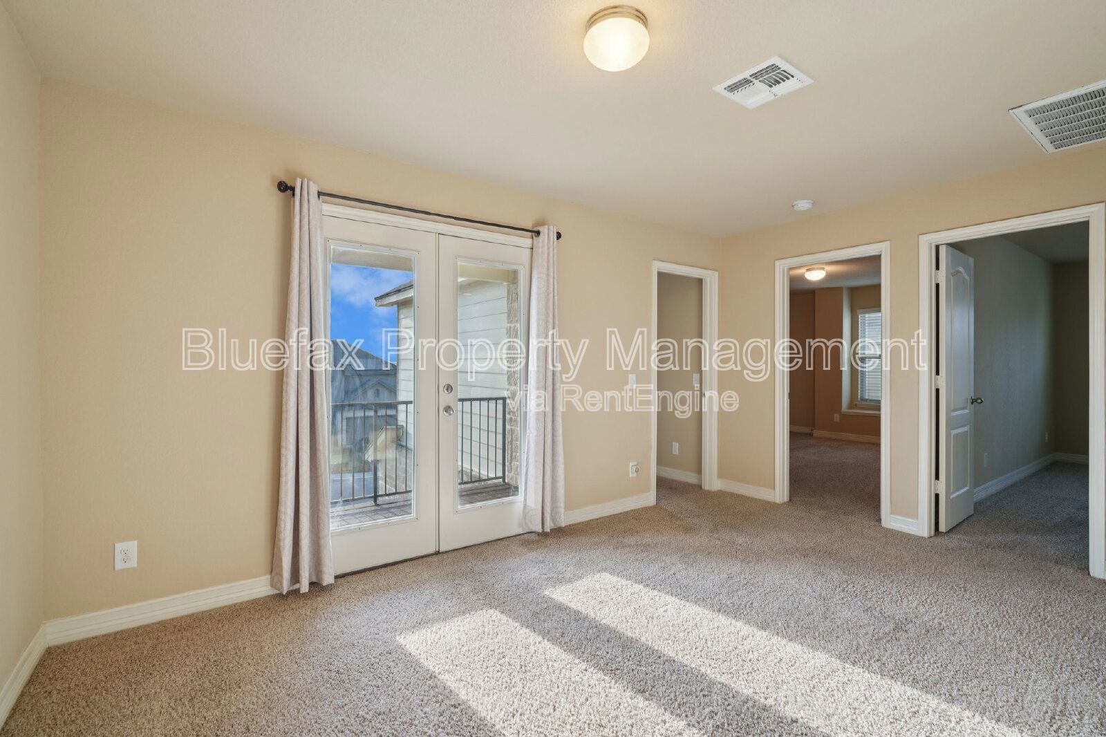 5 Bedroom Home with Balcony - Easy Access to Loop 1604, Hwy 90 and JBSA Lackland! property image