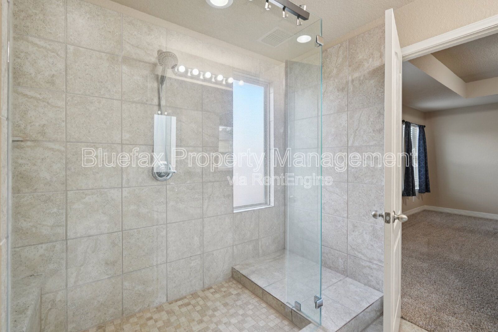 5 Bedroom Home with Balcony - Easy Access to Loop 1604, Hwy 90 and JBSA Lackland! property image