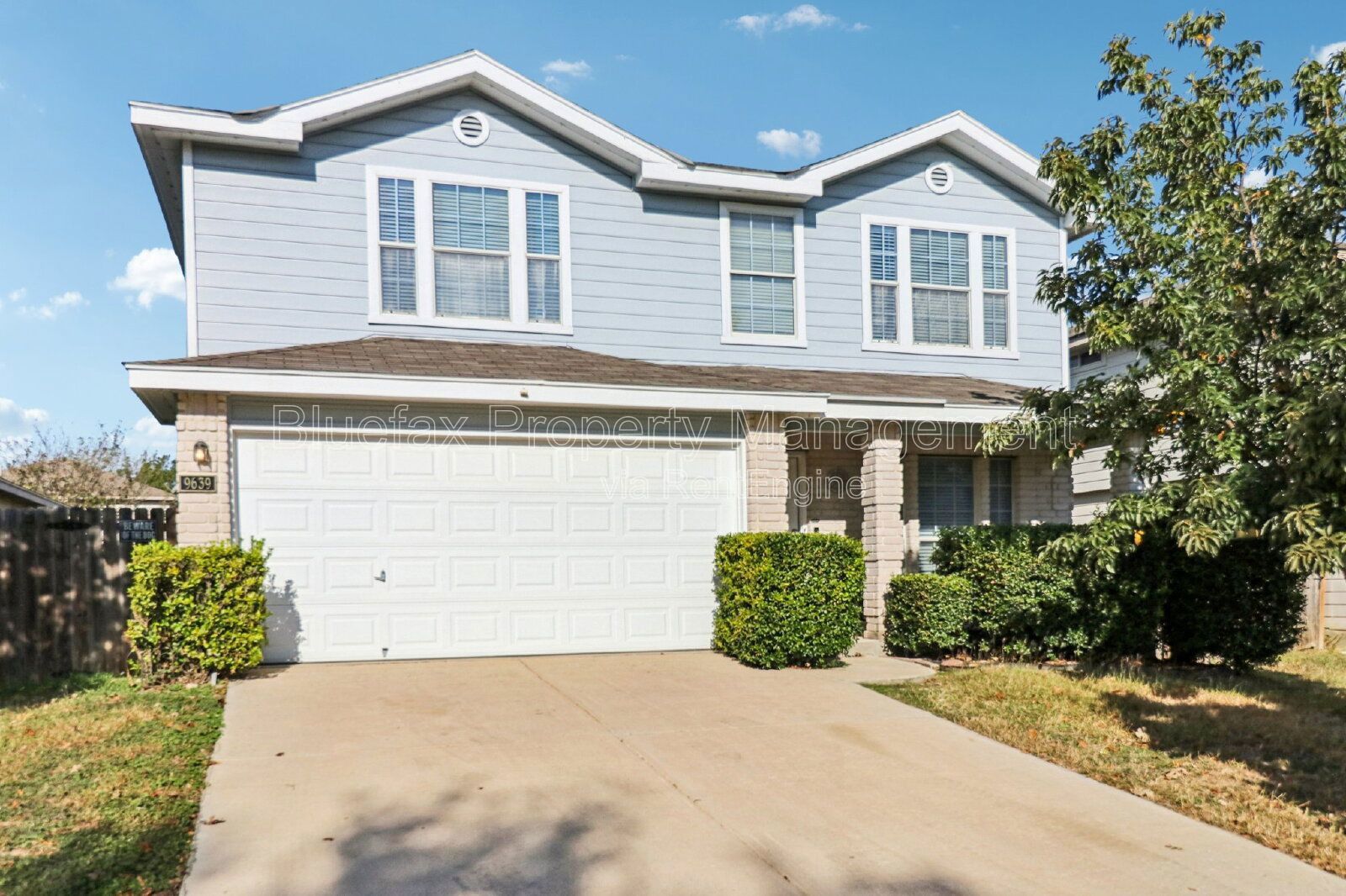 Great 3 Bed/2.5. Bath home, with spacious game room upstairs. property image