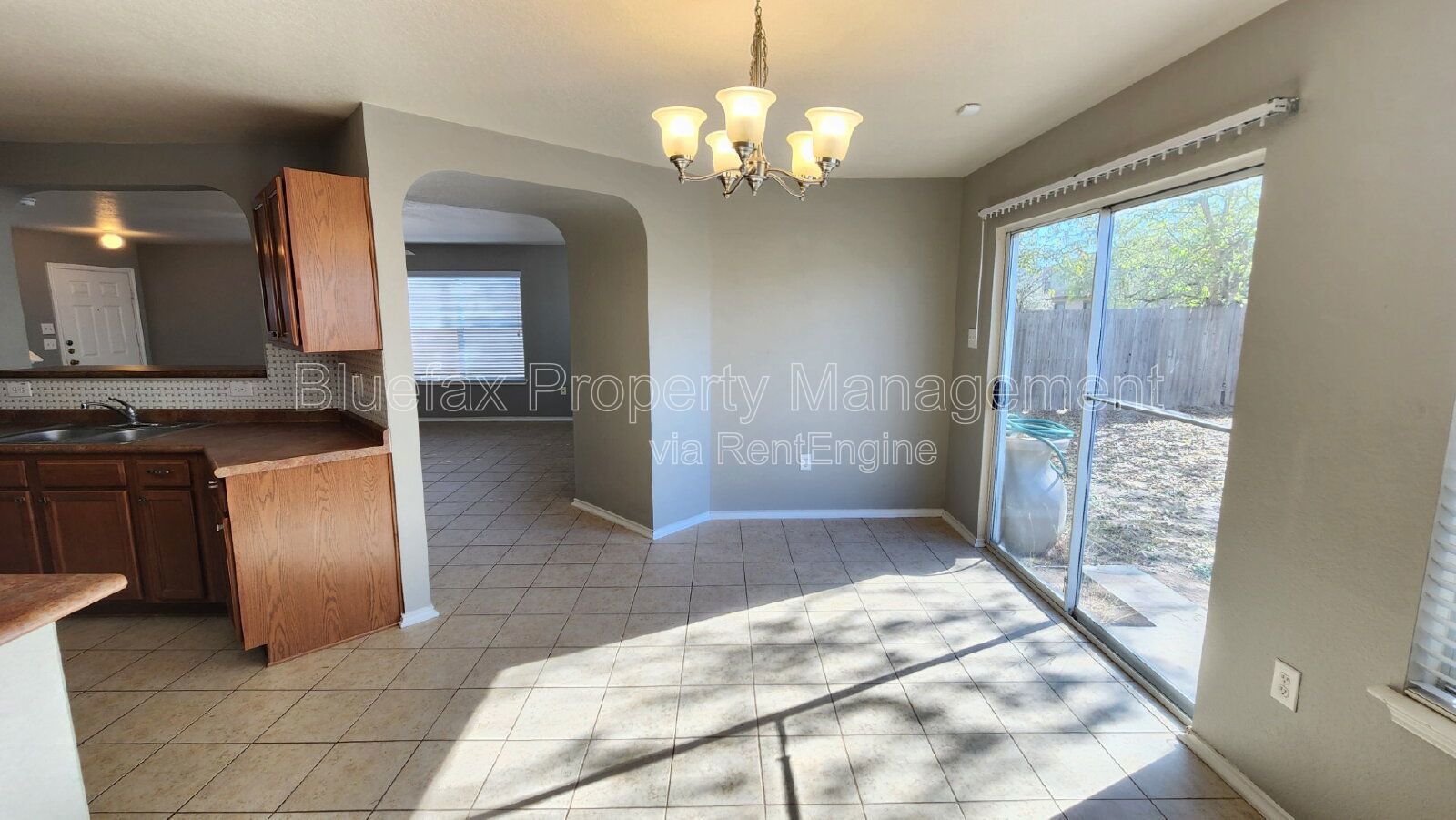 Day Sleeper Friendly 3 Bedroom Home with Easy access to Hwy 90, Loop 1604 & Lackland AFB. property image